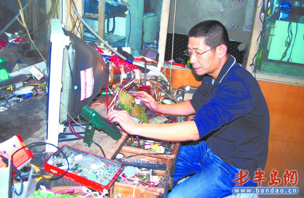 山东家电技能大赛昨举行 90名能手比拼"修家电"